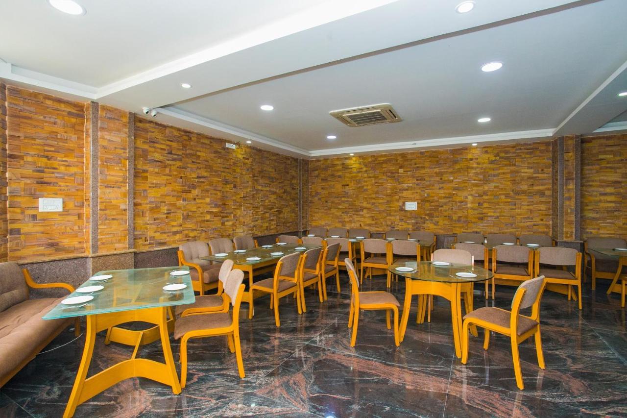 Oyo 16123 Chandana Deluxe Bangalore Exterior foto