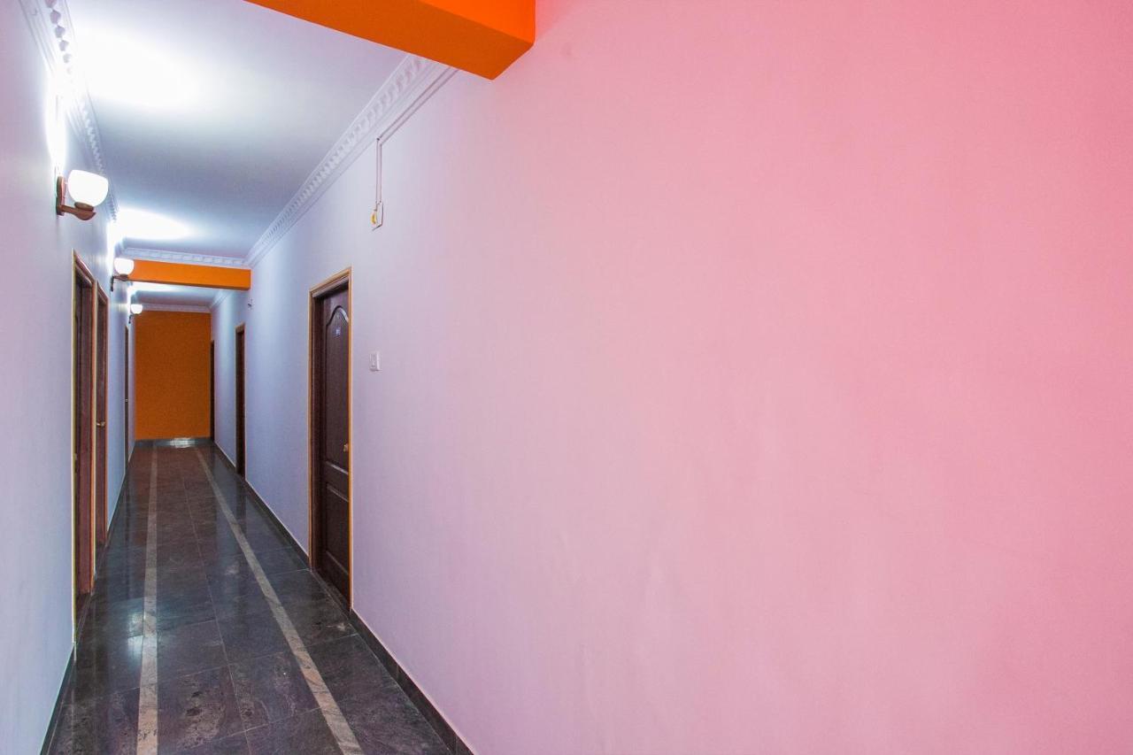 Oyo 16123 Chandana Deluxe Bangalore Exterior foto