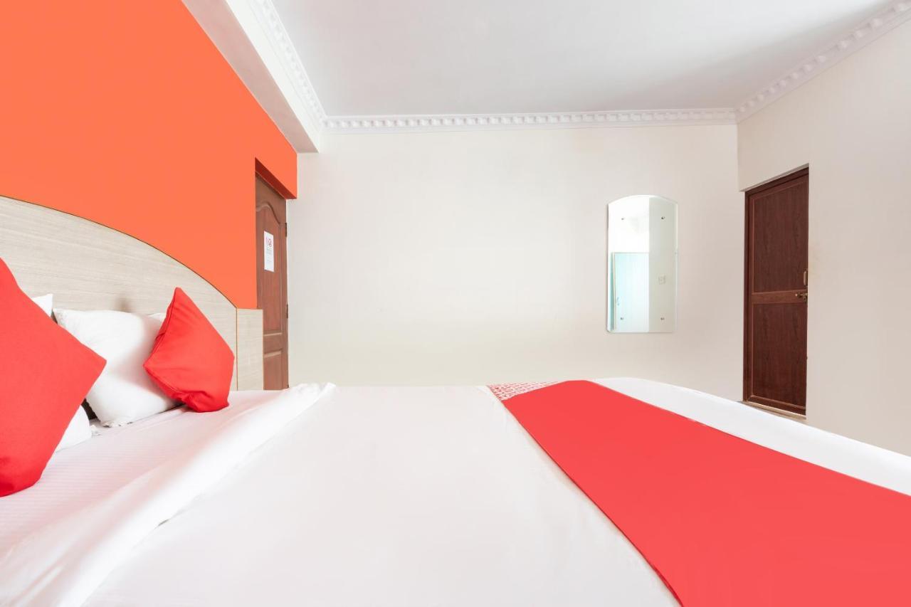 Oyo 16123 Chandana Deluxe Bangalore Exterior foto