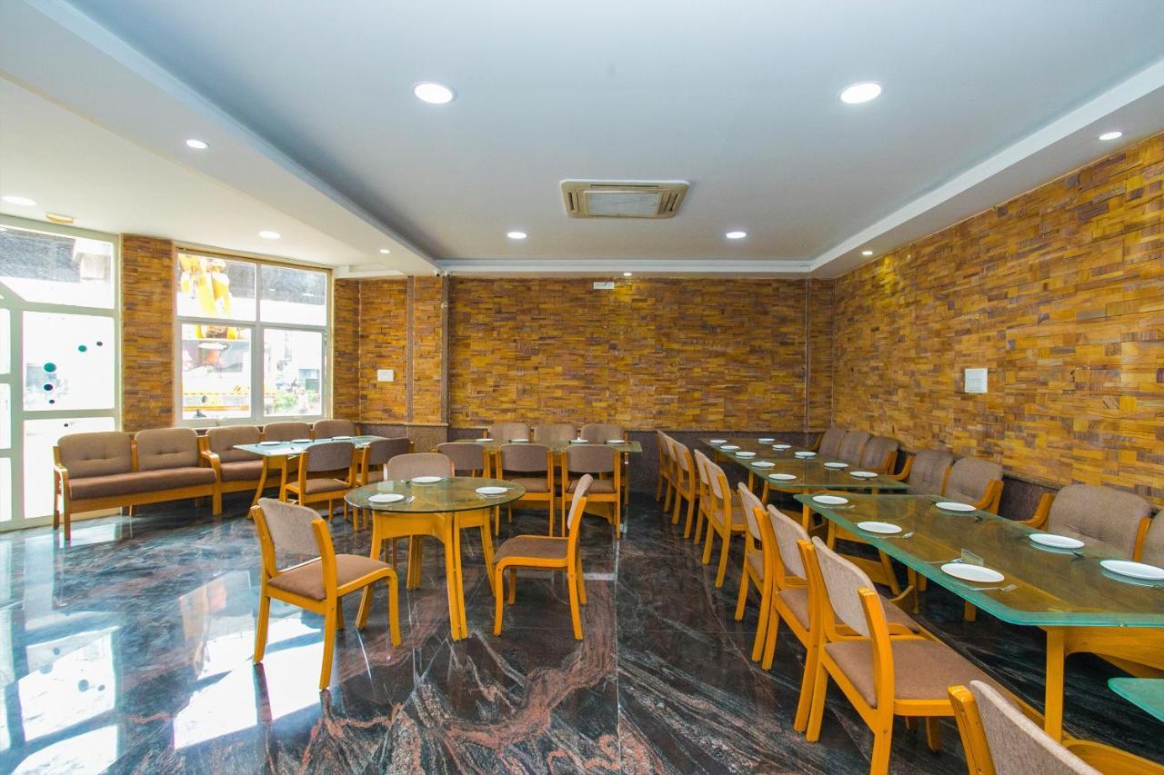 Oyo 16123 Chandana Deluxe Bangalore Exterior foto