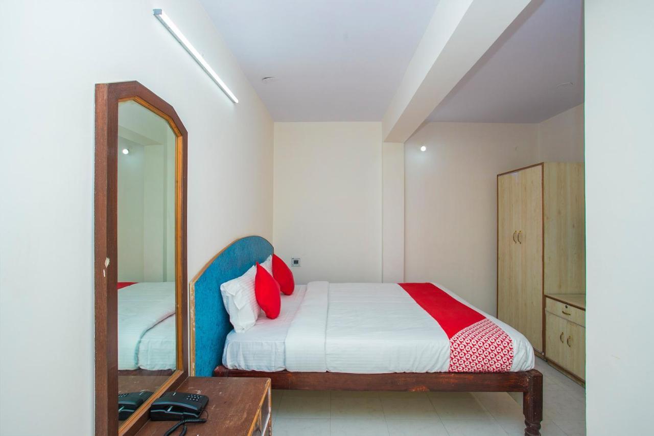 Oyo 16123 Chandana Deluxe Bangalore Exterior foto