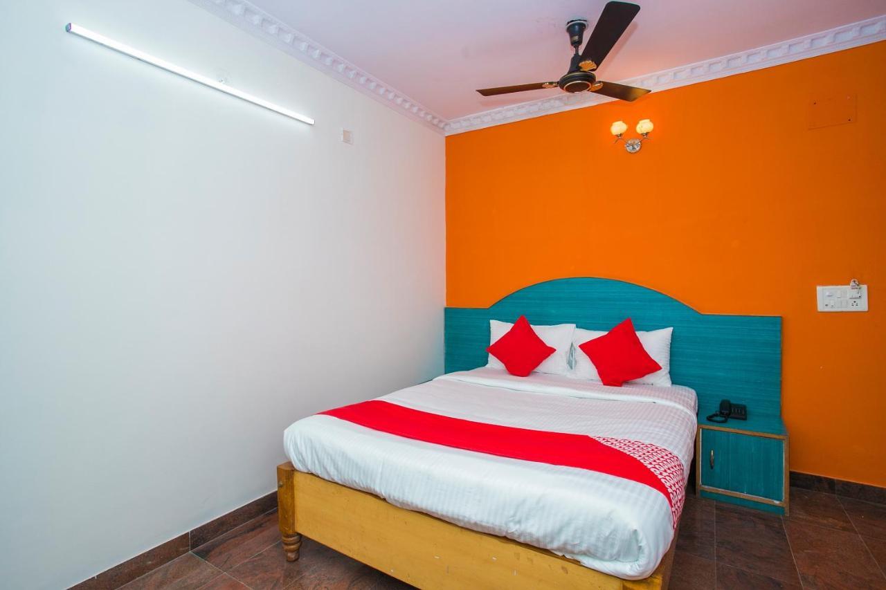 Oyo 16123 Chandana Deluxe Bangalore Exterior foto