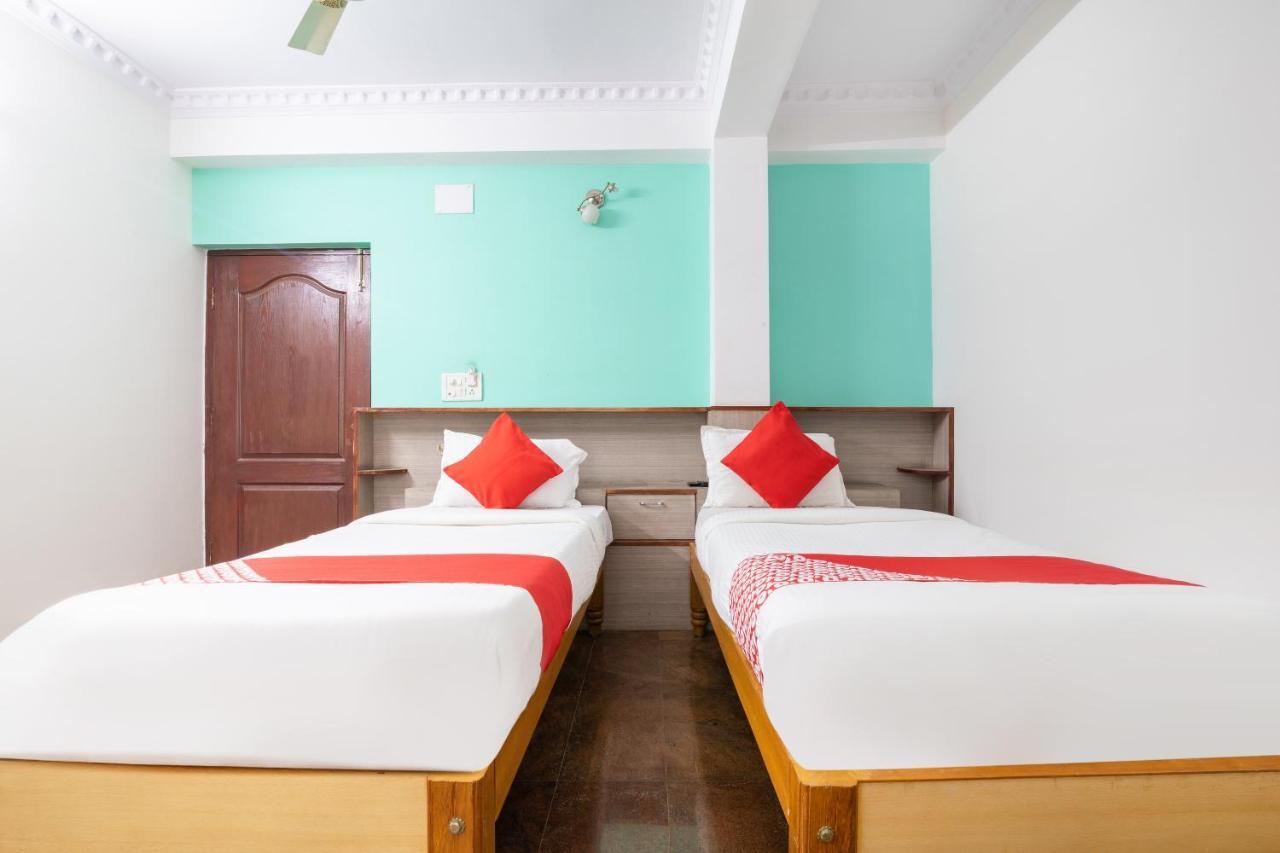 Oyo 16123 Chandana Deluxe Bangalore Exterior foto
