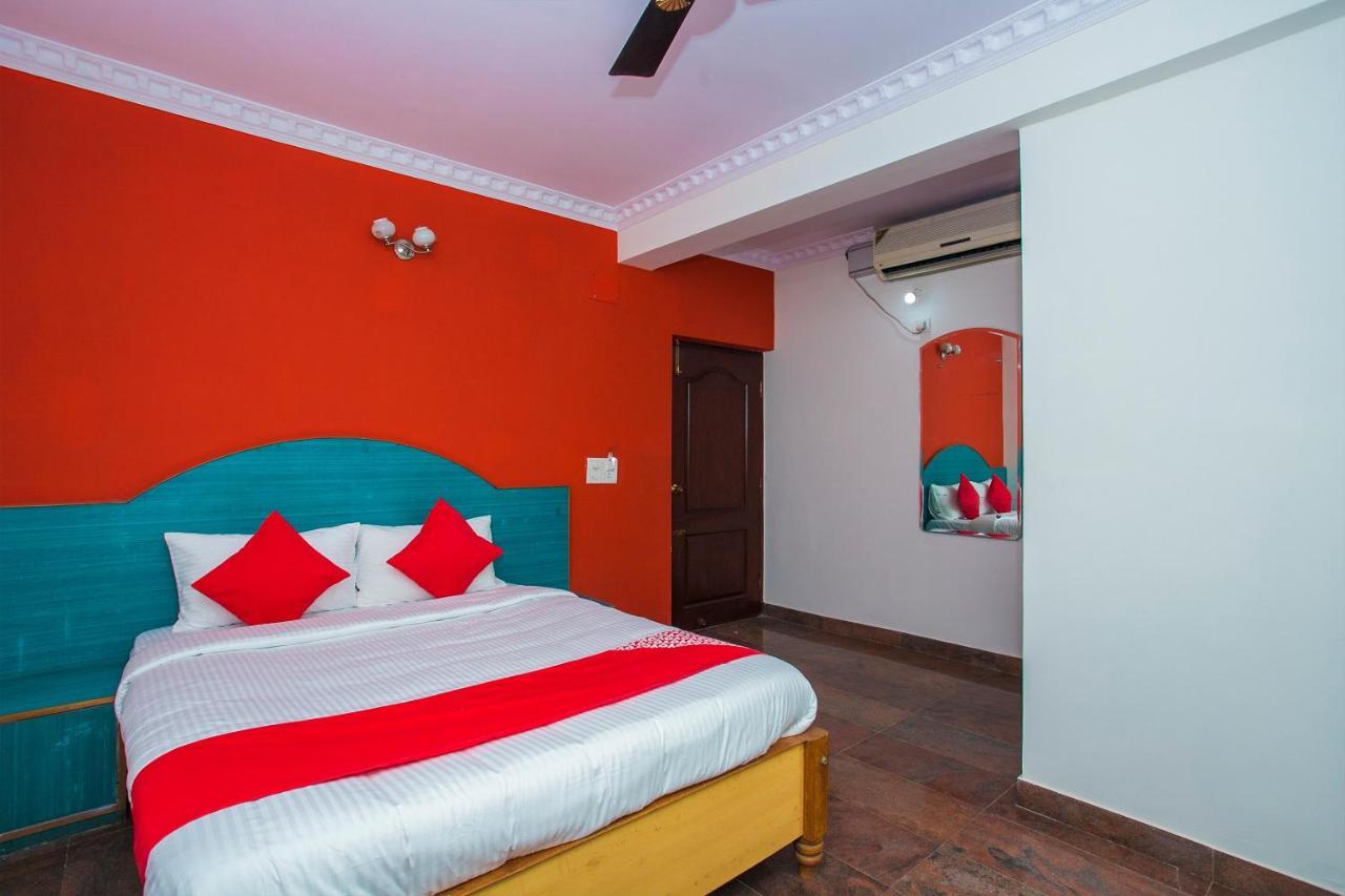 Oyo 16123 Chandana Deluxe Bangalore Exterior foto