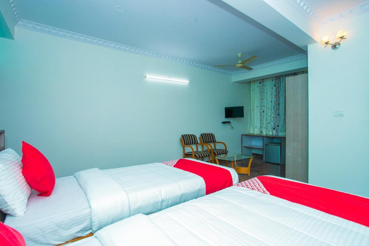 Oyo 16123 Chandana Deluxe Bangalore Exterior foto